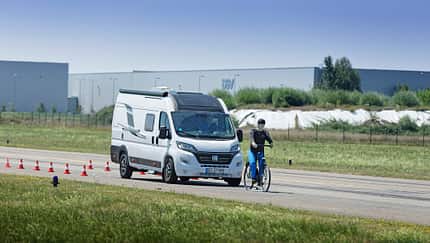 Symbolbild, Wohnmobil, Fahrrad, Bremstest