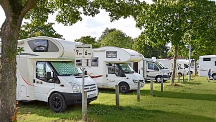 Stellplatz, Caravans, Wohnmobile, BŠume, Rasen Stellplatz, Caravans, Wohnmobile, BŠume, Rasen