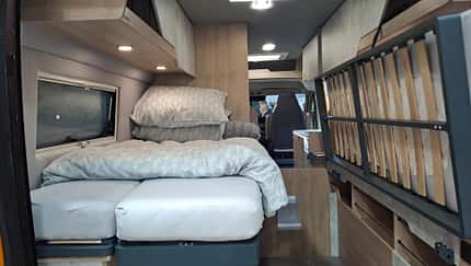 Womondo by Robeta Lifestyle 636 (2025) auf der CMT 2025 Heckansicht mit Einzelbett