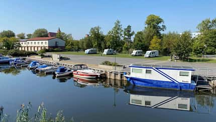 Stellplatz an der Marina