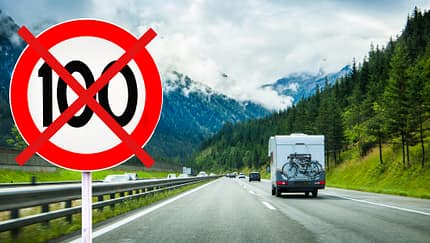 Kollage aus Autobahn-Szene mit Womo in Österreich mit Tempolimit 130