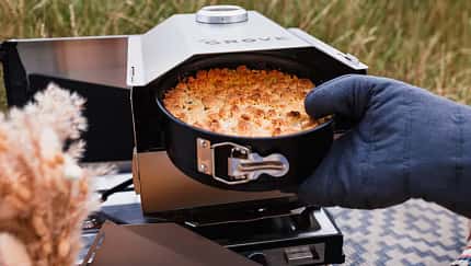 Horst - multifunktionaler Campingofen und Grill von Grove Camping. Erster Platz beim Wettbewerb "Campfire der Ideen" 2024. 