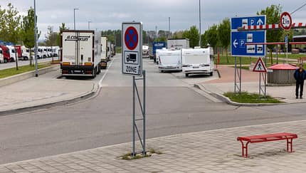 Parkplatz an einer Raststätte
