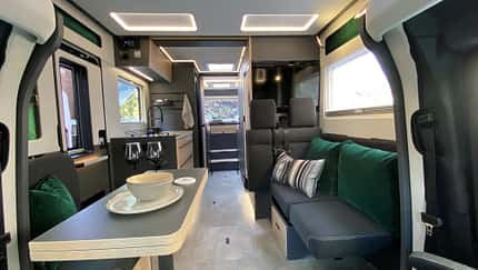 Frankia Next 76 L Einzelbetten-Grundriss mit modernem Interieur
