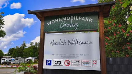 Wohnmobilpark Grünberg, Willkommens Schild