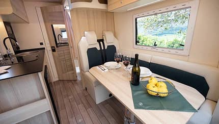 Atlantis Compact 595, L-Sitzgruppe, XL-Dinette