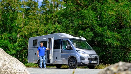 Adria Compact DL 60 Y, Außenansicht, Seitenansicht f_Adria_Compact_DL_60_Y_Aufmacher