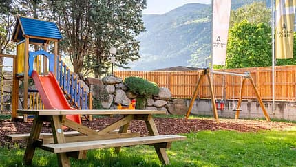 Spielplatz, Rutsche, Schaukel