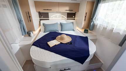 Notin Calvia, Queensbett, modernes Design, 