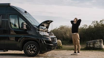 Unfall, Wohnmobil, Campingbus, Reparatur, Motorhaube Panne, Unfall, Wohnmobil, Campingbus, Reparatur, Motorhaube