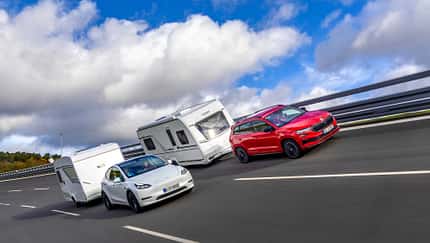 Caravaning, Wohnwagen, Zugfahrzeug, Autobahn