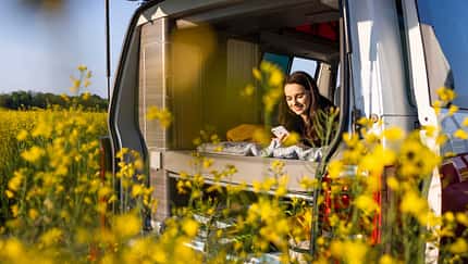 Camping, Frühling, Blumen, Campervan Camping, Frühling, Blumen, Campervan