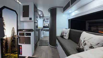 Durchschuss, Innenraum, Blickachse Lounge zu Schlafzimmer