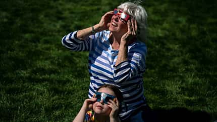Sonnenfinsternis, Spanien, Brille, Menschen i_Sonnenfinsternis