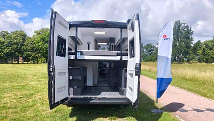 Adria Twin Supreme 640 SGX, Außenaufnahme, Heck, geöffnete Türen Adria Twin Supreme 640 SGX, Außenaufnahme, Heck, geöffnete Türen