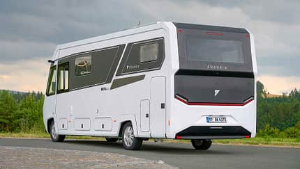Reisemobil, Frankia Noctra Liner, Premiere, Außenansicht, Heck, Panoramafenster f_Frankia_Noctra_Liner_Heck