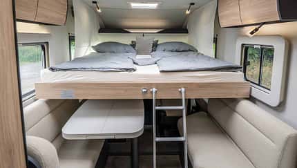 Frankia Neo Liner 6.6 H (2027) – elektrisches Hubbett ausgeklappt, Längsbett für zwei Personen, 2 Meter Länge, Wohnraum wird Schlafzimmer