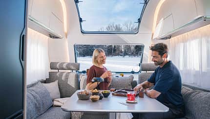 Sitzgruppe im Wohnwagen Adria Alpina 583 UL