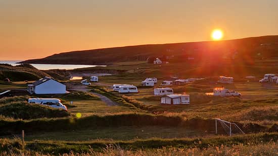 Campingpark, Zelte, Caravans, Meer, HŸgel, Sonnenuntergang