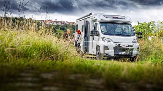 Vorderansicht Tag, LMC Cruiser, T 740 EL, Wohnmobil, Teilintegriert