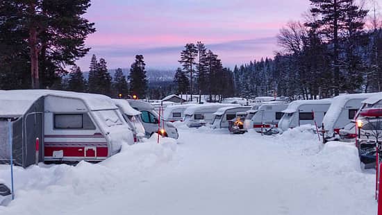f_Winterfeste_Caravans_Campingplatz