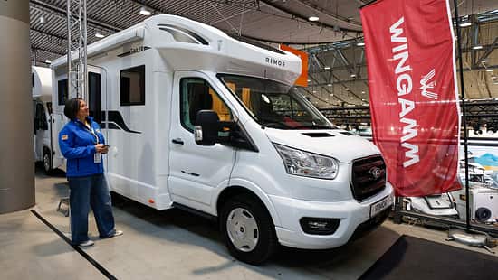 Außenaufnahme, teilintegriertes Reisemobil