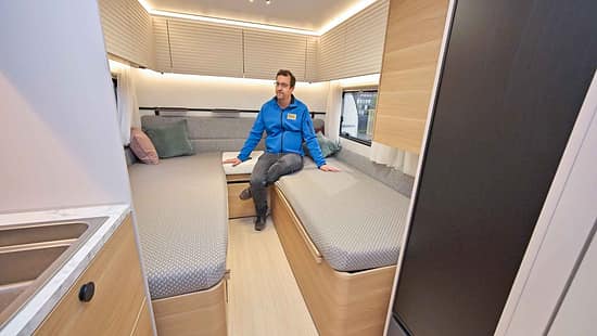 Bett, Adria Adora 532, CMT 2026, Wohnwagen, Camping