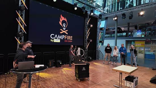 Campfire der Ideen 2027, CMT Stuttgart, Bühne, Besen