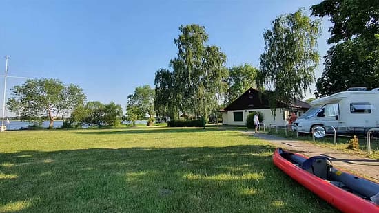 Stellplatz, Wiese, See, Wohnmobil, Kajak