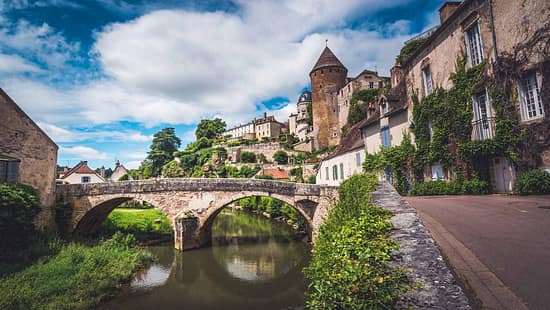 Semur-en-auxois ist ein malerisches Dorf im Burgund.