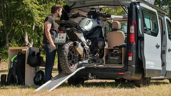 Kompanja EINS Moto Heckauszug mit Motorrad