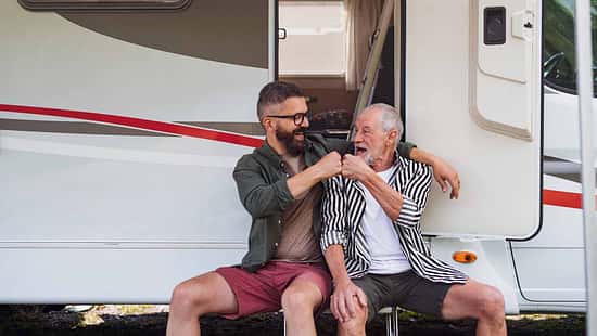 Erwachsener Mann, Senior, Wohnmobil, Outddor, Spaß 