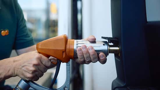 Tankflaschen in Wohnmobilen und Wohnwagen an öffentlichen Tankstellen in Deutschland mit Autogas befüllen