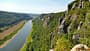 Wandern im Elbsandsteingebirge unweit der Bastei