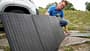Solartaschen richtig aufstellen. Mit dieser Ausrichtung liefern mobile Solarpanel die meiste Energie. Solartaschen richtig aufstellen. Mit dieser Ausrichtung liefern mobile Solarpanel die meiste Energie.