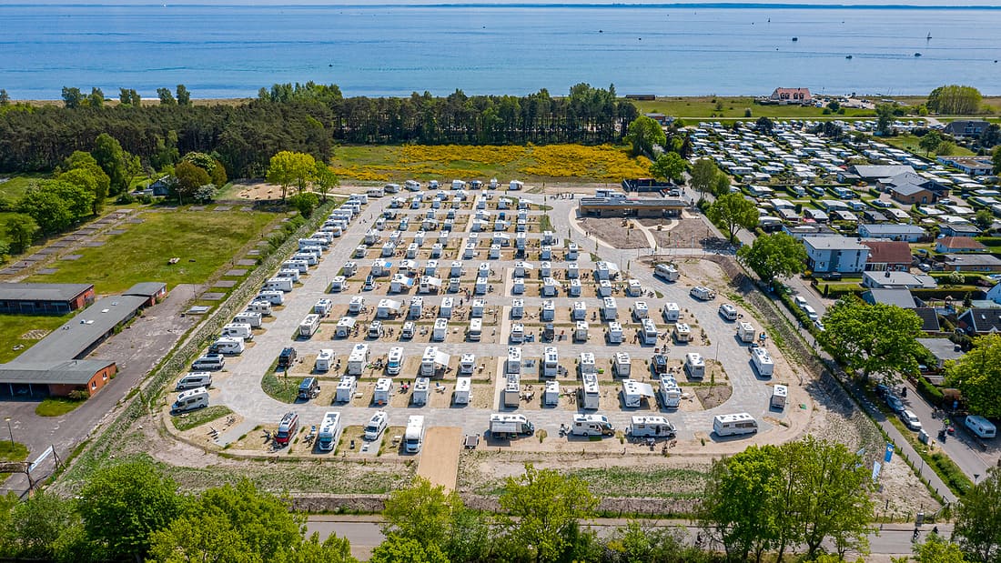 Die 15 besten Stellplätze an der Ostsee: Wohnmobil-Plätze für Strand, Hafen & Natur Caravan Resort Gützkow zwischen Usedom und Rügen in der Nähe der Ostsee