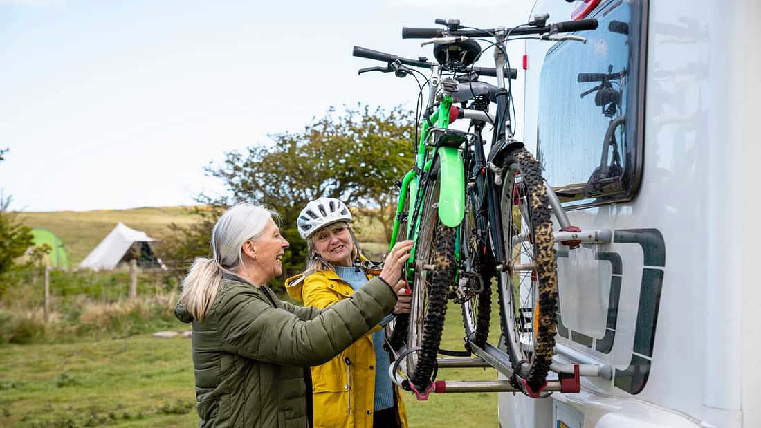 Fragen und Antworten rund um Camping & Reisemobil: Achtung beim Fahrradträger auf der AHK Caravan Resort Gützkow zwischen Usedom und Rügen in der Nähe der Ostsee
