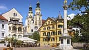 Der Brixner Dom mit seinen zwei Türmen ist das Wahrzeichen der Bischofsstadt.