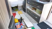 Bisher konnten sich  Küchenschubladen von Hobby-Caravans während der Fahrt öffnen.