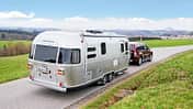 Caravan Airstream 684 mit Zugwagen