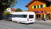 Hobby De Luxe Edition 495 UL mit Zugwagen