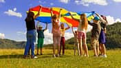 Kinder spielen