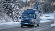 Premiere Carado Campingbus Totale von vorne rechts
