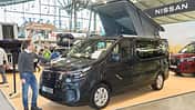 Campervan, Messefoto, Messe, außen, Mann, Aufstelldach, Camper
