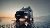 Custom-Bus Camper XL  Front bei Nacht