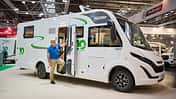 Integriert, Wohnmobil, Außenansicht, Mann, Beifahrerseite