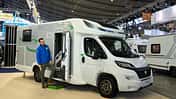 Wohnmobil, Messe, teilintegriert, Mann, Fiat