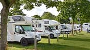 Stellplatz, Caravans, Wohnmobile, BŠume, Rasen