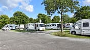 Stellplatz, Caravans, Wohnmobile, BŠume, Rasen
