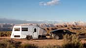 Polydrops P21 (Q4 2024) Ganzer Trailer im Gespann mit E-Auto
